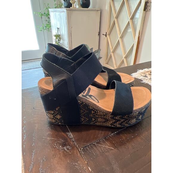 OTBT size 6.5 black wedge sandals - Picture 1 of 4